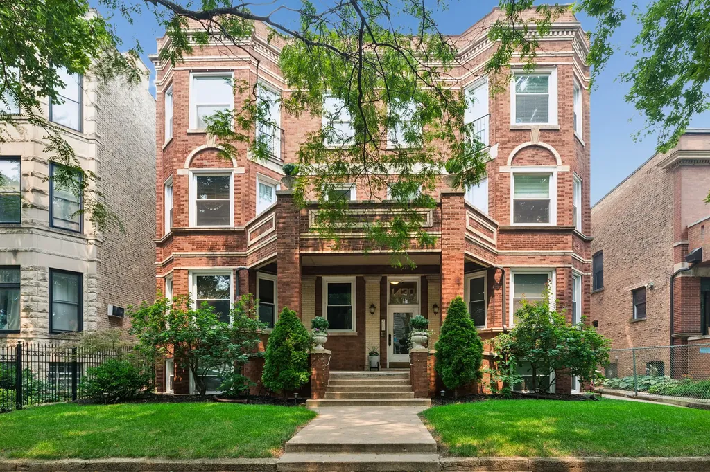 1430 West Cuyler Avenue Chicago IL 60613