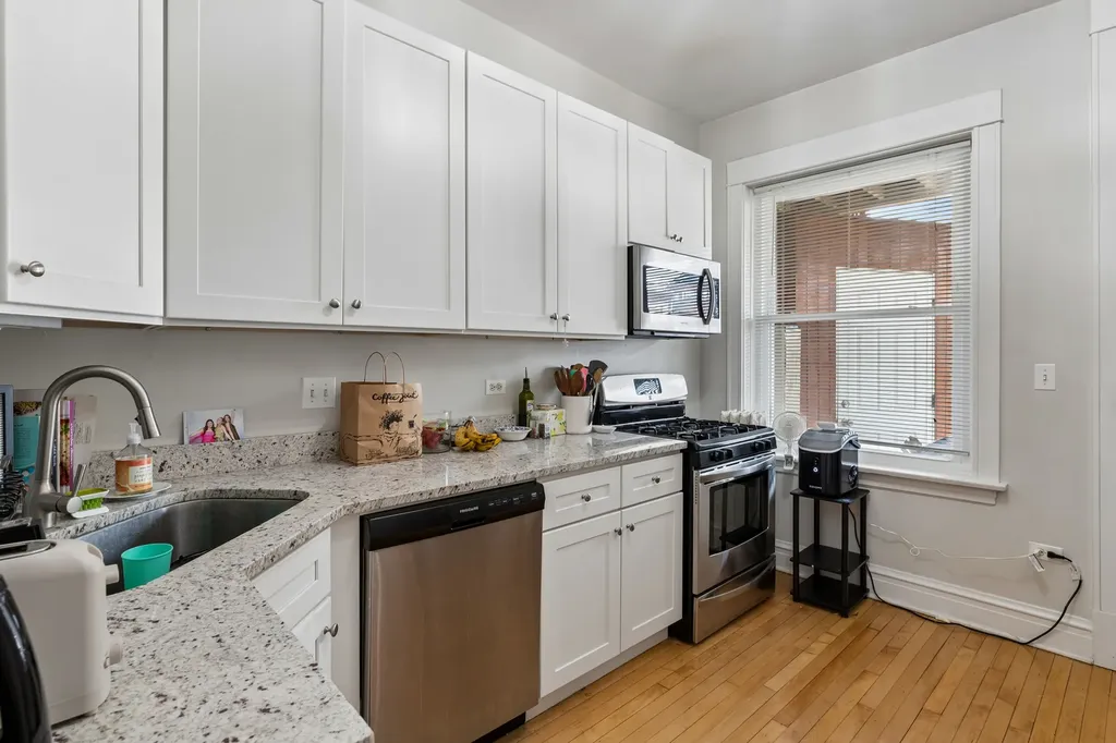 1430 West Cuyler Avenue Chicago IL 60613