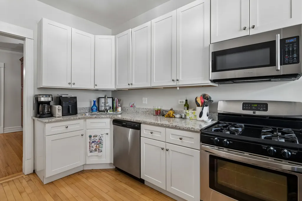1430 West Cuyler Avenue Chicago IL 60613