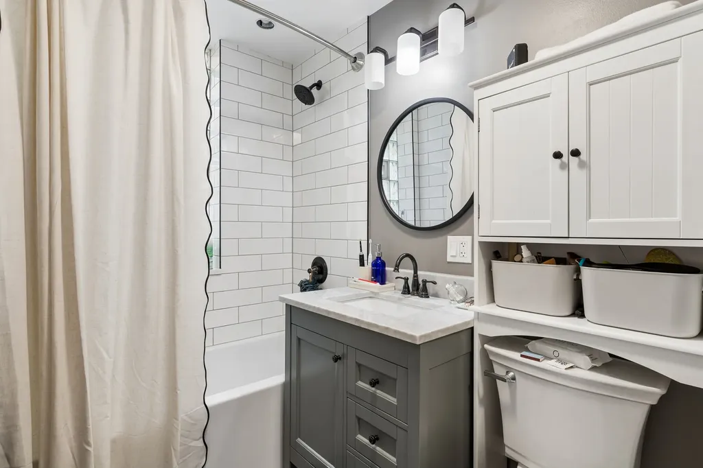 1430 West Cuyler Avenue Chicago IL 60613
