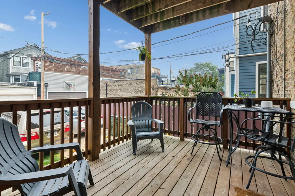 1430 West Cuyler Avenue Chicago IL 60613