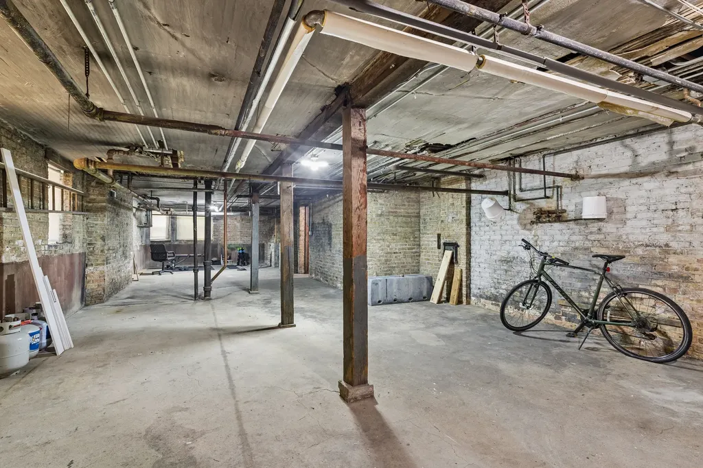 1430 West Cuyler Avenue Chicago IL 60613