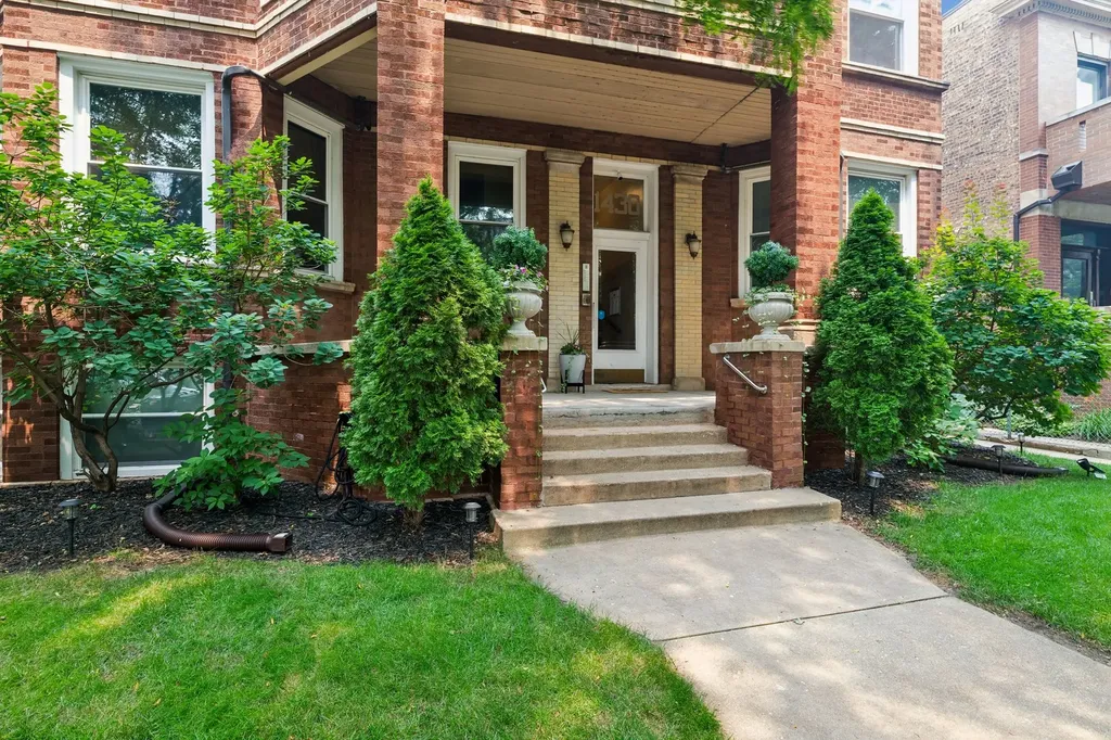 1430 West Cuyler Avenue Chicago IL 60613