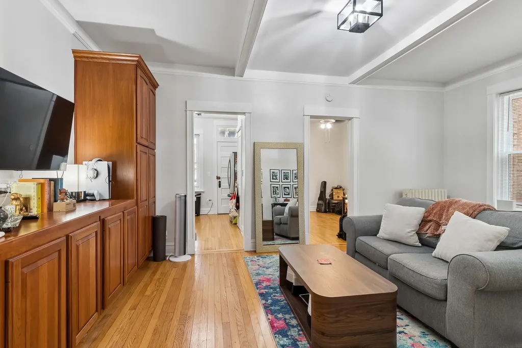 1430 West Cuyler Avenue Chicago IL 60613