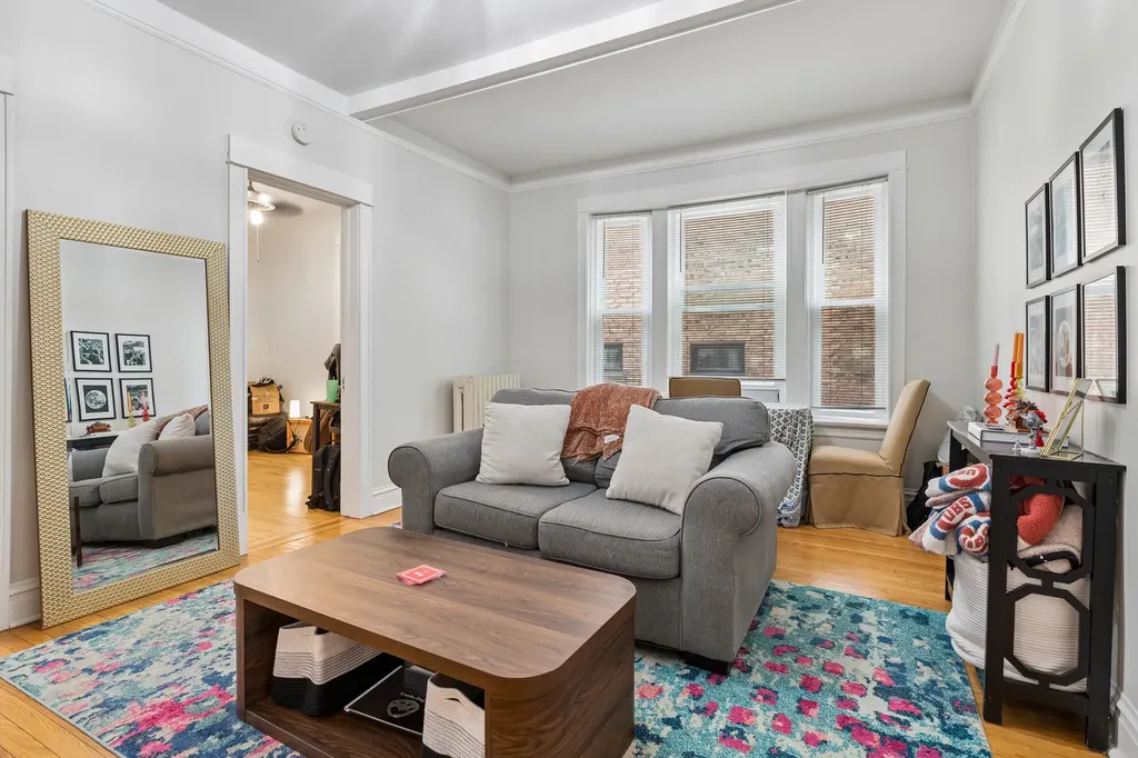 1430 West Cuyler Avenue Chicago IL 60613