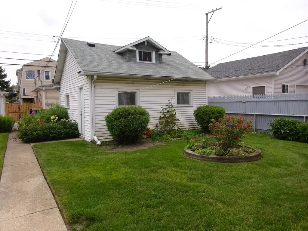 5645 West Ainslie Street Chicago IL 60630