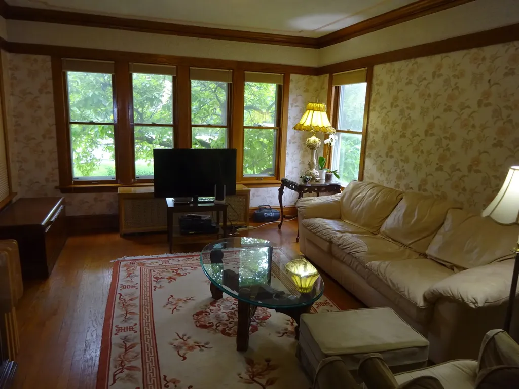 5645 West Ainslie Street Chicago IL 60630