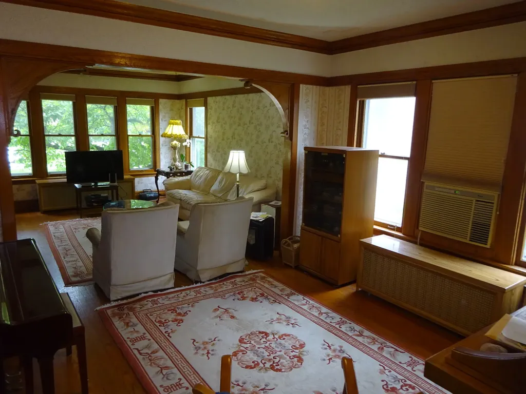 5645 West Ainslie Street Chicago IL 60630