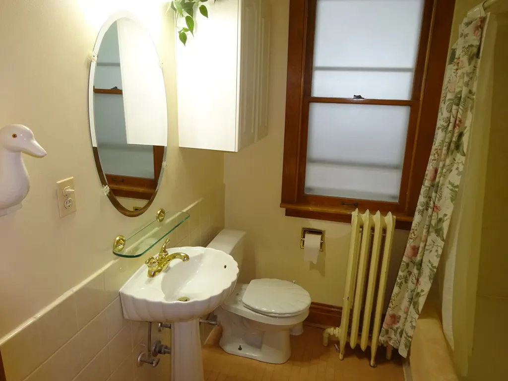 5645 West Ainslie Street Chicago IL 60630