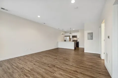 1045 West Cornelia Avenue Chicago IL 60657