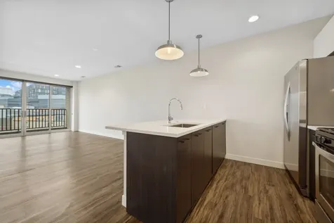 1045 West Cornelia Avenue Chicago IL 60657