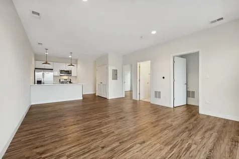 1045 West Cornelia Avenue Chicago IL 60657