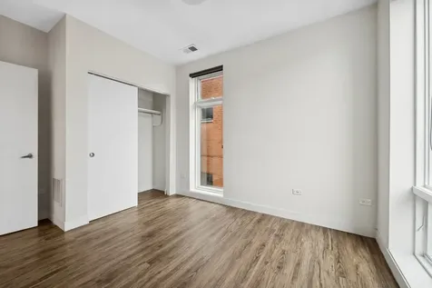 1045 West Cornelia Avenue Chicago IL 60657