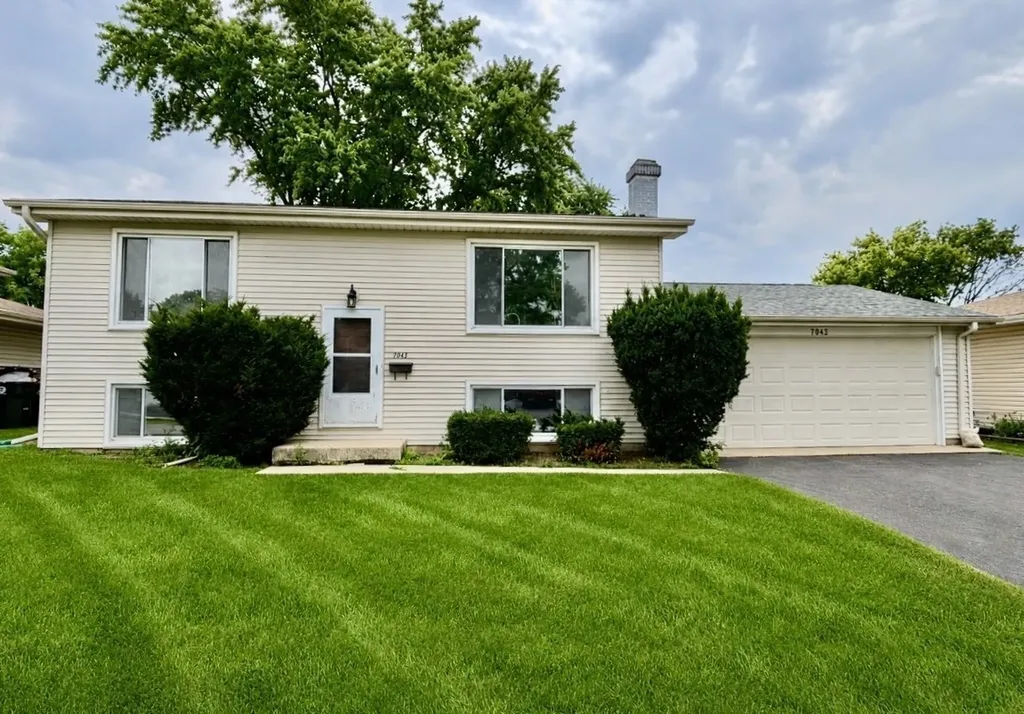 7043 Hemlock Street Hanover Park IL 60133