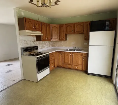 7043 Hemlock Street Hanover Park IL 60133