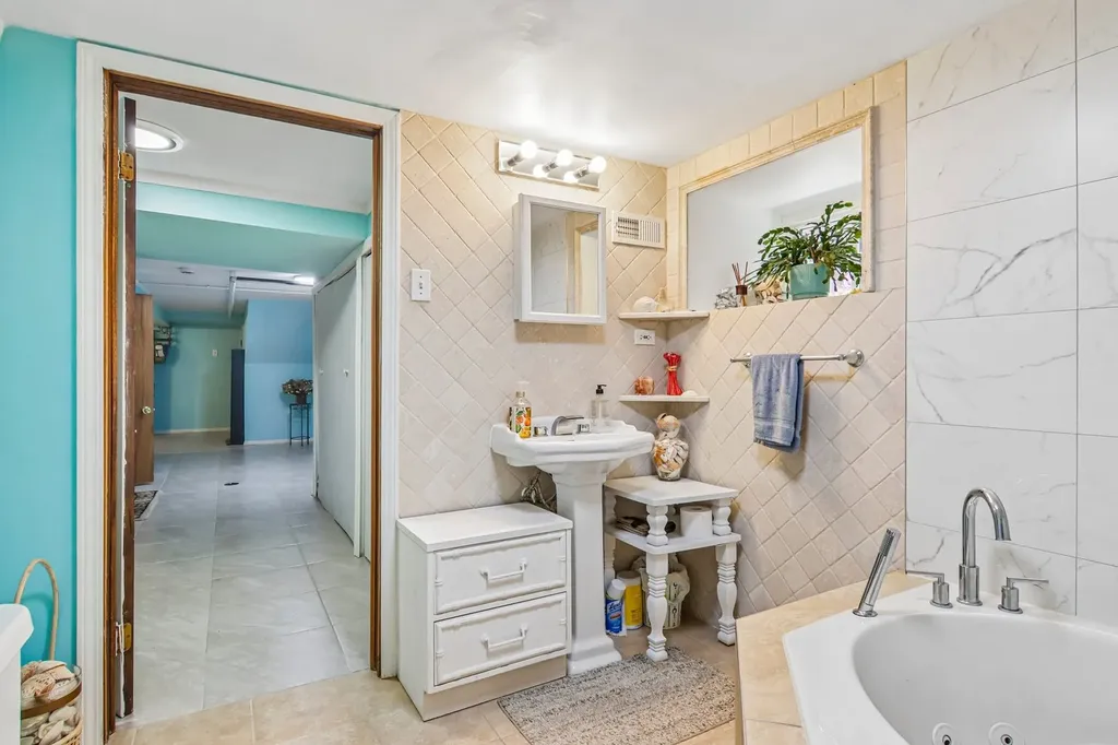 2842 North Mont Clare Avenue Chicago IL 60634