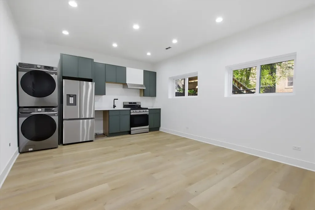 3116 West Montrose Avenue Chicago IL 60618