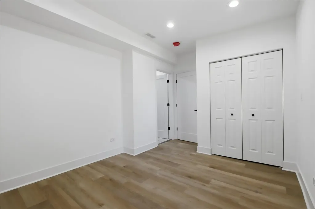 3116 West Montrose Avenue Chicago IL 60618