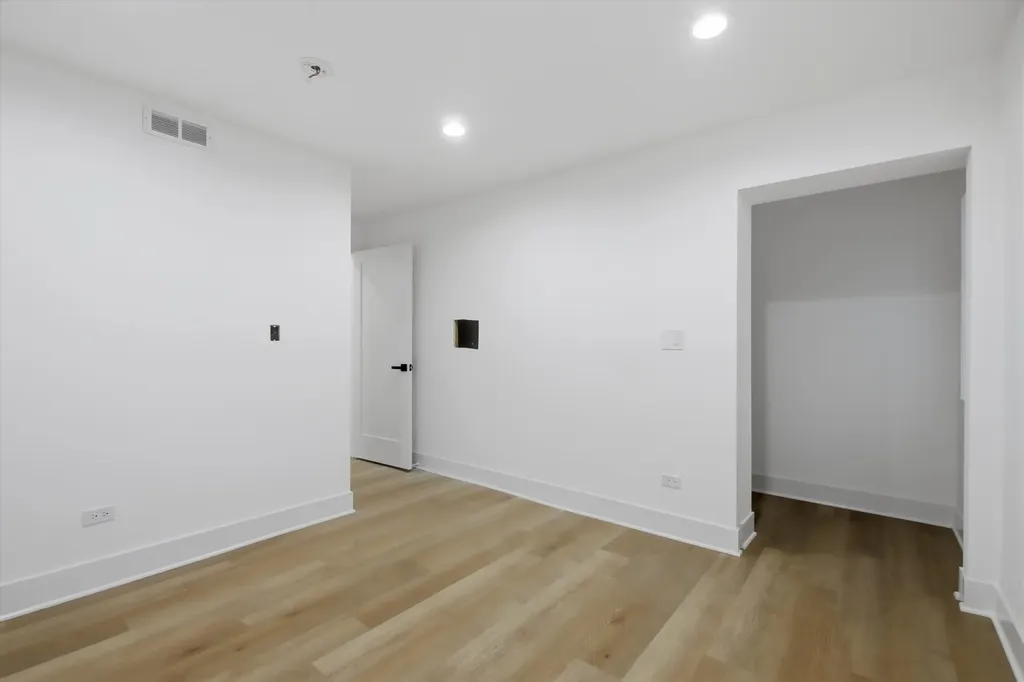 3116 West Montrose Avenue Chicago IL 60618
