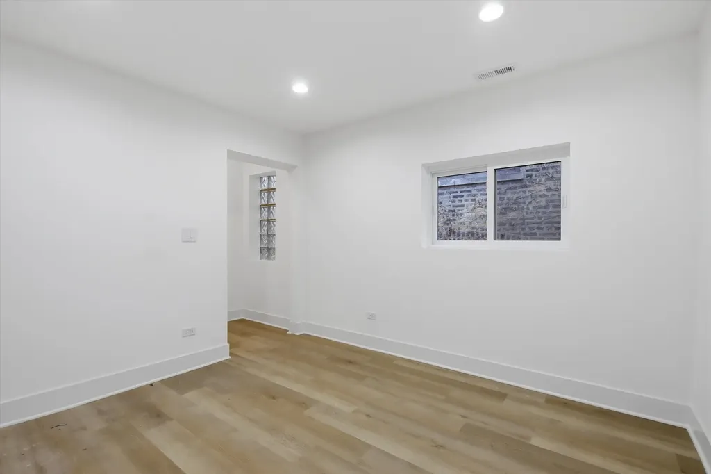 3116 West Montrose Avenue Chicago IL 60618