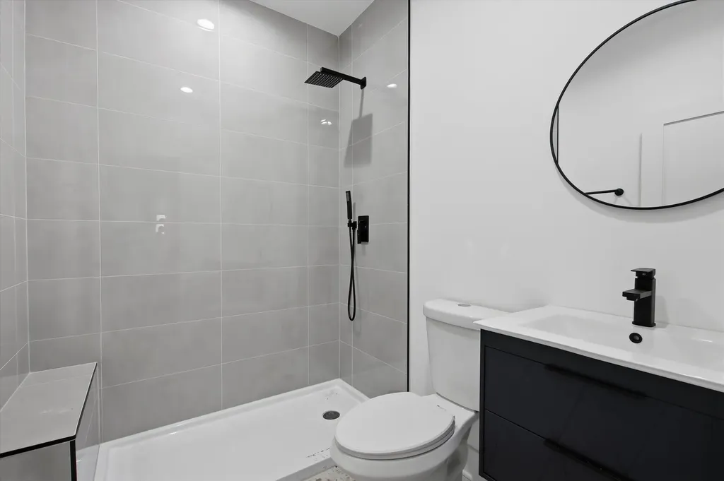 3116 West Montrose Avenue Chicago IL 60618