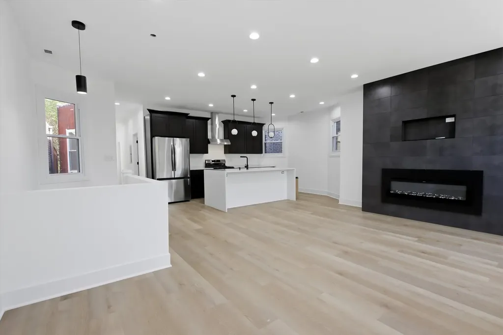 3116 West Montrose Avenue Chicago IL 60618