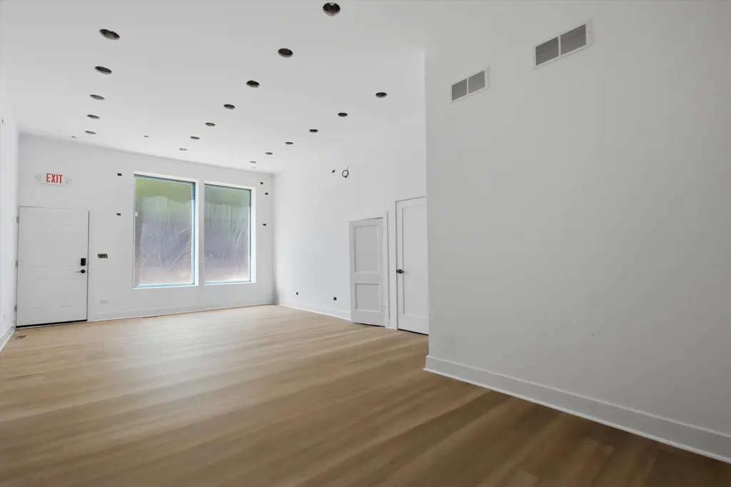 3116 West Montrose Avenue Chicago IL 60618