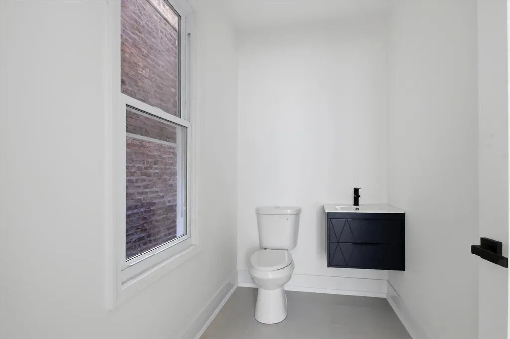 3116 West Montrose Avenue Chicago IL 60618
