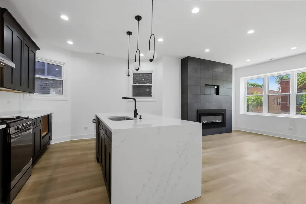 3116 West Montrose Avenue Chicago IL 60618
