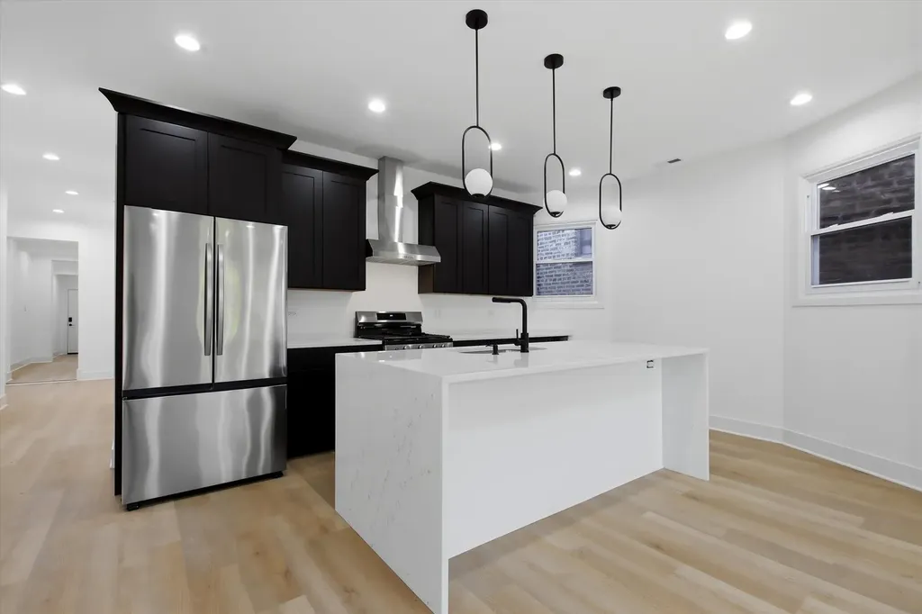 3116 West Montrose Avenue Chicago IL 60618