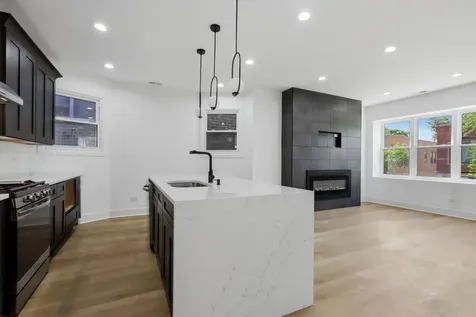 3116 West Montrose Avenue Chicago IL 60618