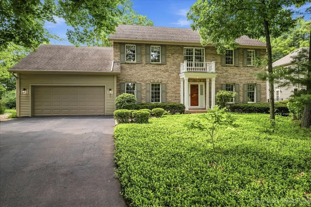 501 Pin Oak Court St. Charles IL 60174