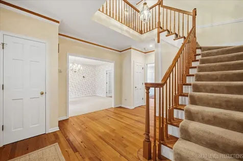 501 Pin Oak Court St. Charles IL 60174