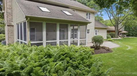 501 Pin Oak Court St. Charles IL 60174
