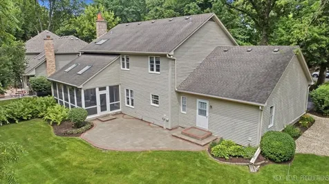 501 Pin Oak Court St. Charles IL 60174