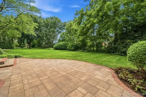 501 Pin Oak Court St. Charles IL 60174