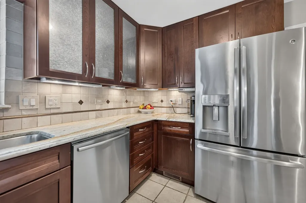 221 North Chester Avenue Park Ridge IL 60068