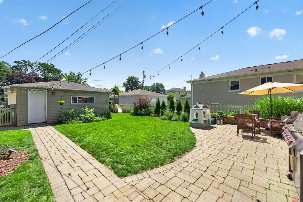221 North Chester Avenue Park Ridge IL 60068