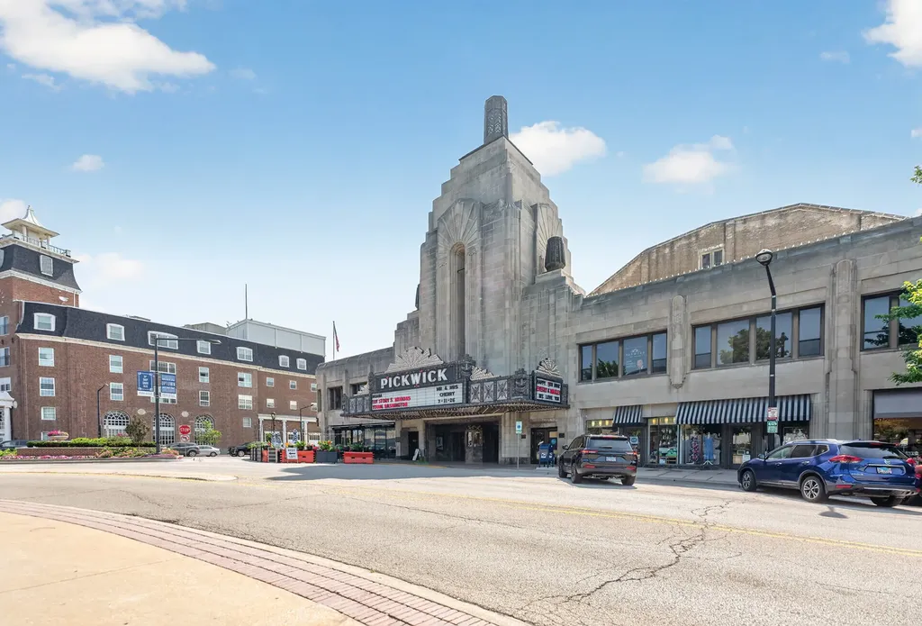 221 North Chester Avenue Park Ridge IL 60068