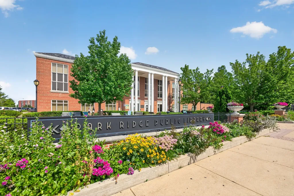 221 North Chester Avenue Park Ridge IL 60068