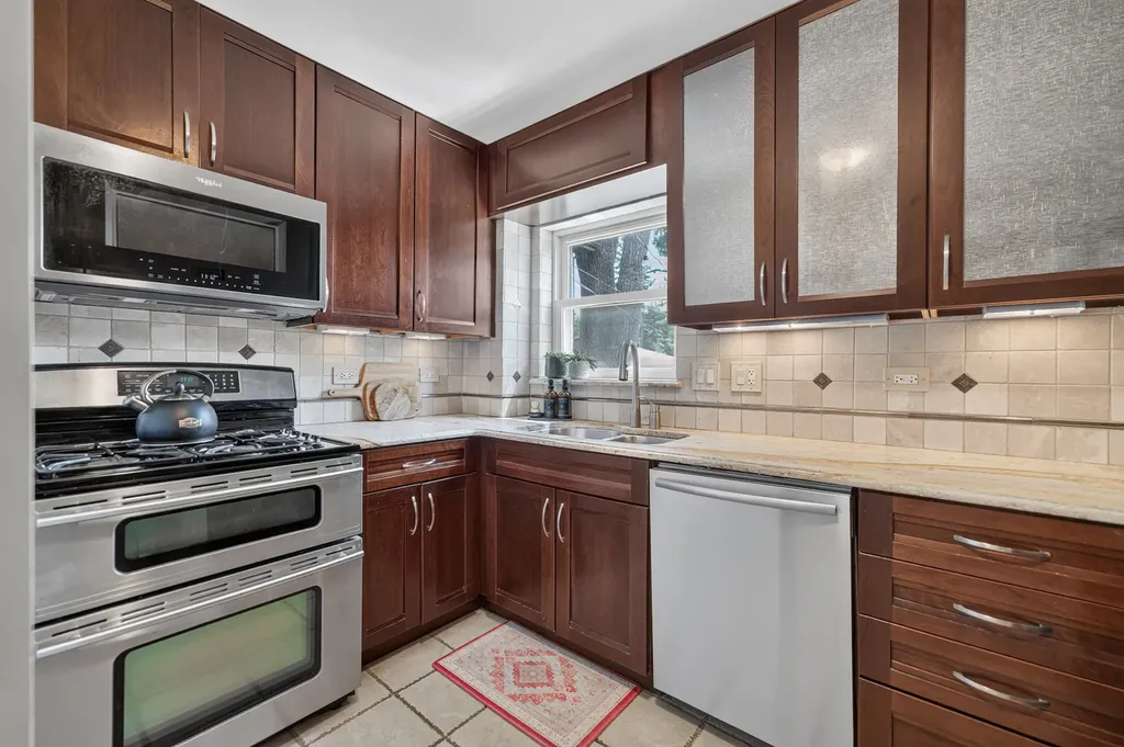 221 North Chester Avenue Park Ridge IL 60068