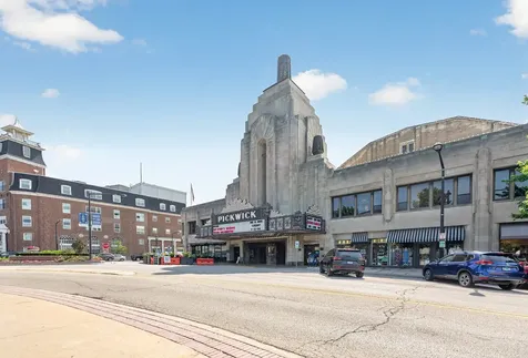 221 North Chester Avenue Park Ridge IL 60068