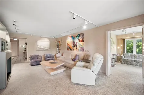 1621 Mission Hills Road Northbrook IL 60062