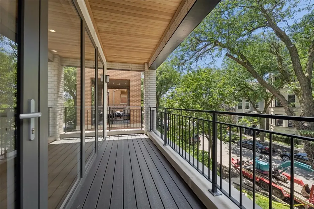 3739 North Clifton Avenue Chicago IL 60613