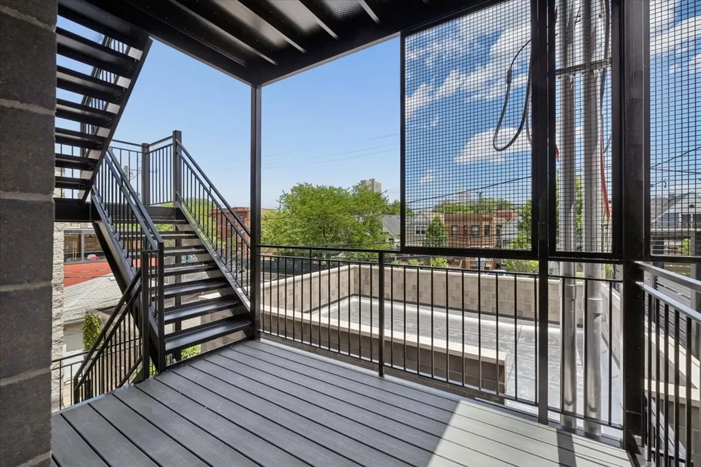3739 North Clifton Avenue Chicago IL 60613