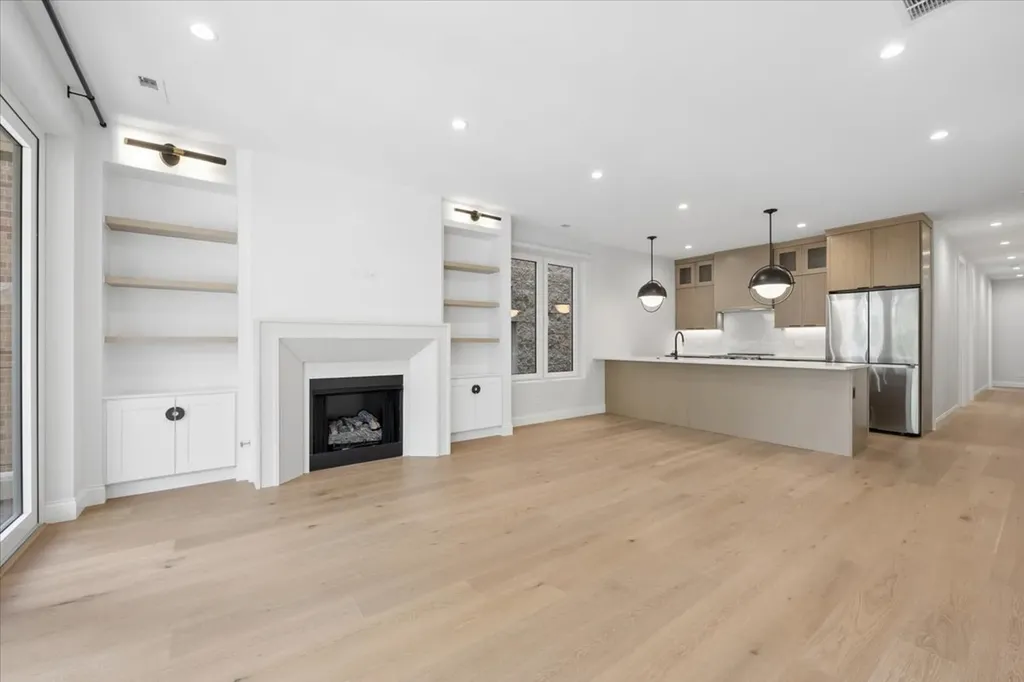3739 North Clifton Avenue Chicago IL 60613