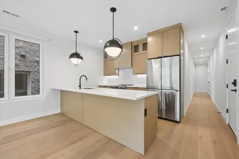 3739 North Clifton Avenue Chicago IL 60613