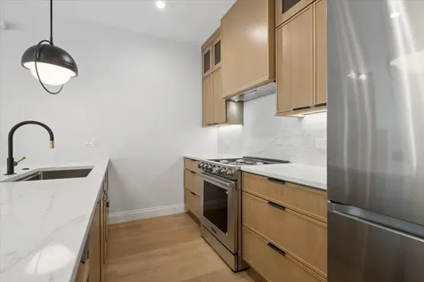 3739 North Clifton Avenue Chicago IL 60613