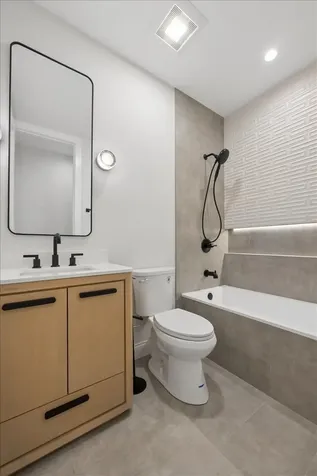 3739 North Clifton Avenue Chicago IL 60613