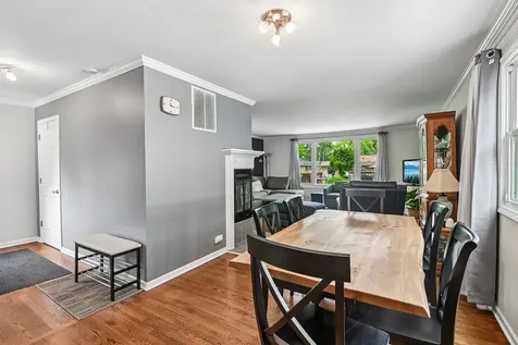 1810 North Ridge Avenue Arlington Heights IL 60004
